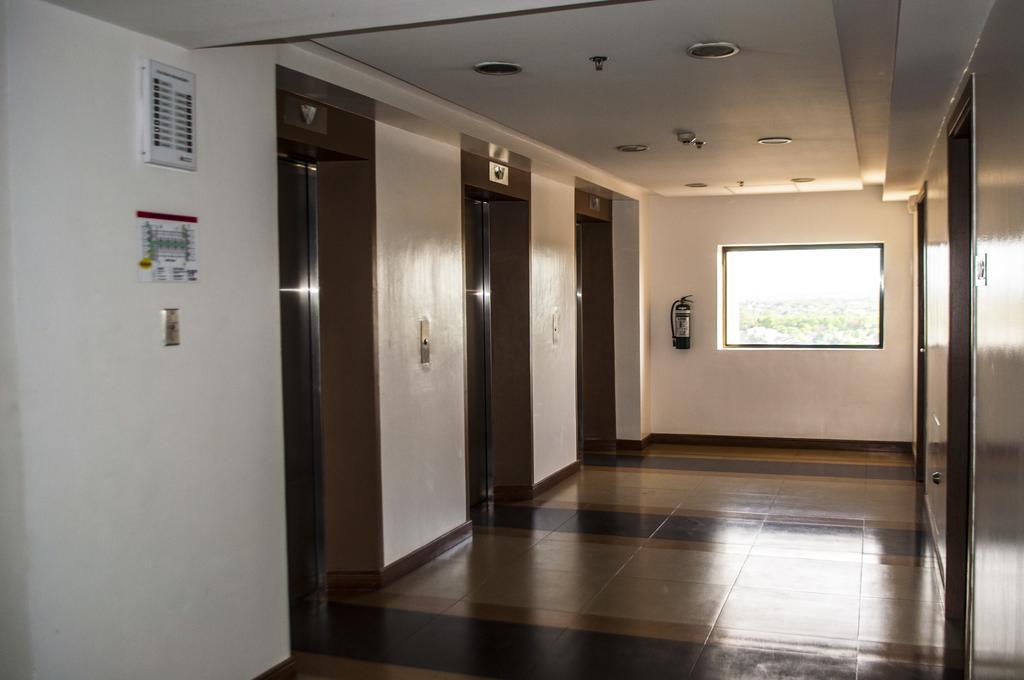 Titan Condo At Studio City Tower 1 Alabang Manila Exterior foto